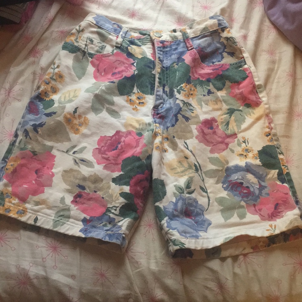 Kelly Kapowski vintage floral shorts